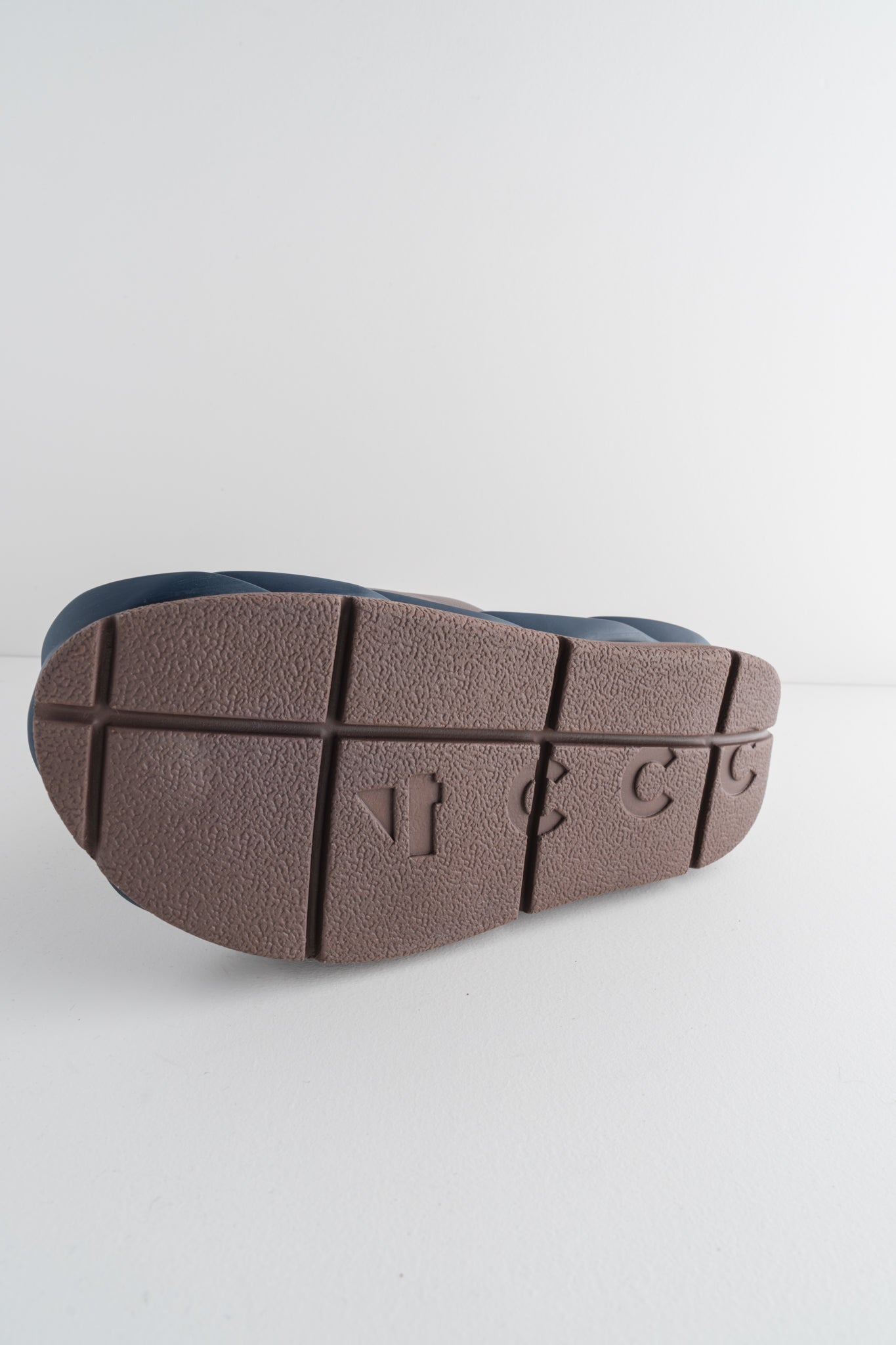 4CCCCEES Mellow Glow, Gunmetal