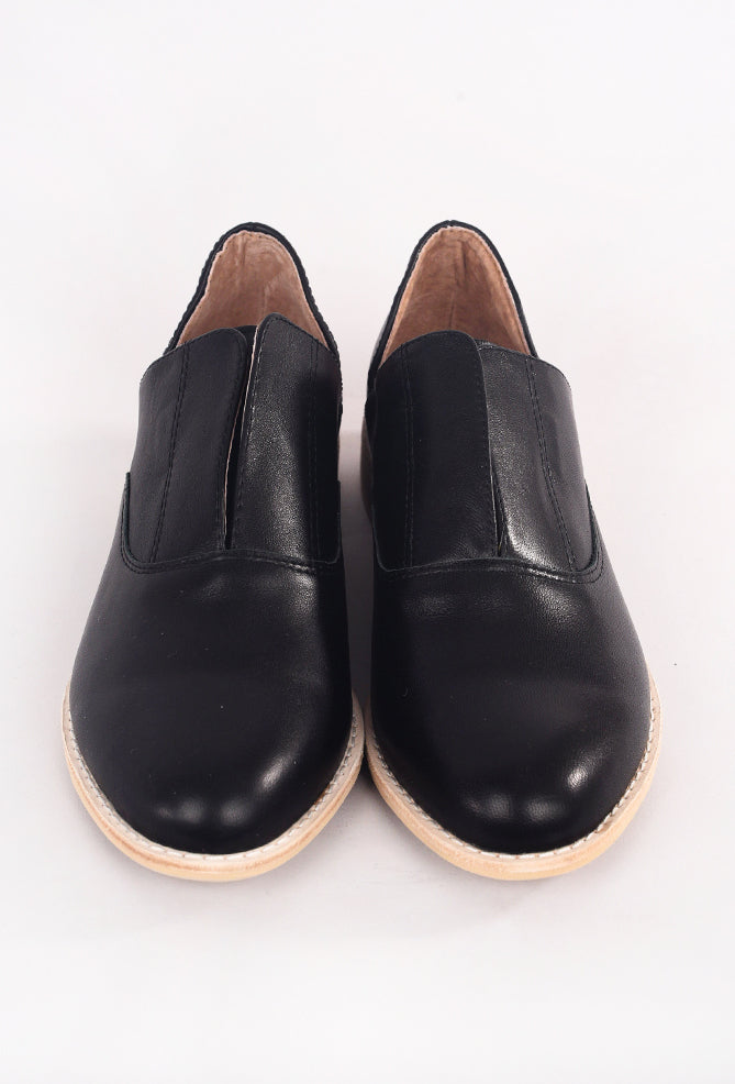 All Black Side Scoop Cowman Shoe, Black