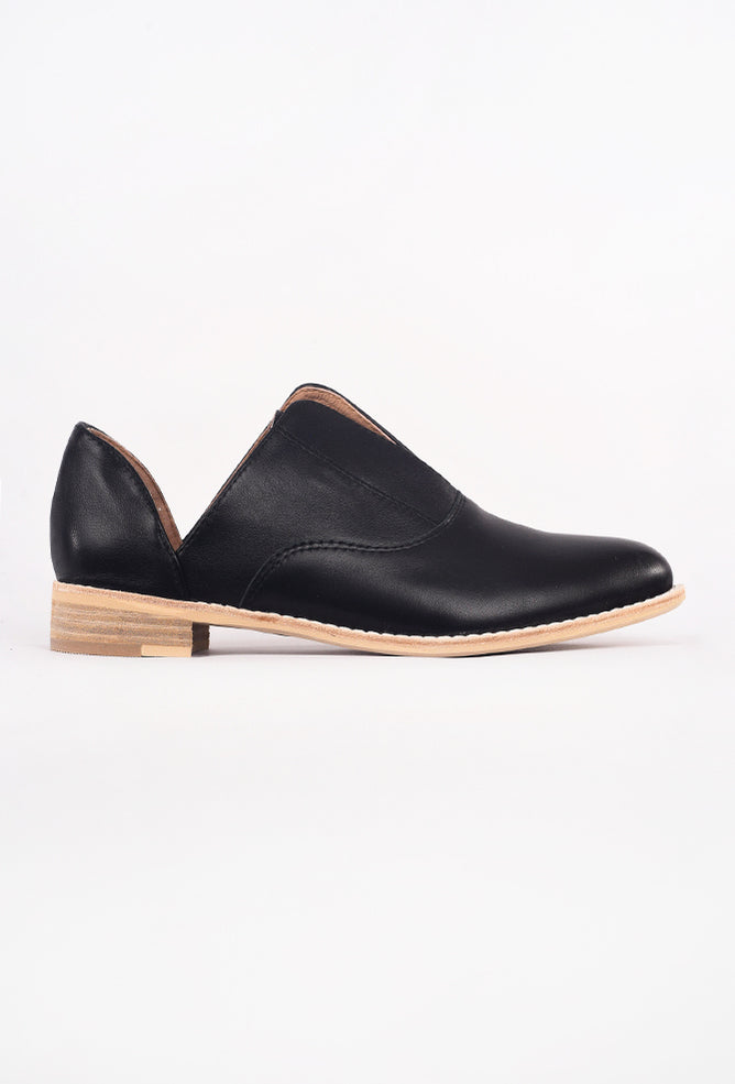 All Black Side Scoop Cowman Shoe, Black