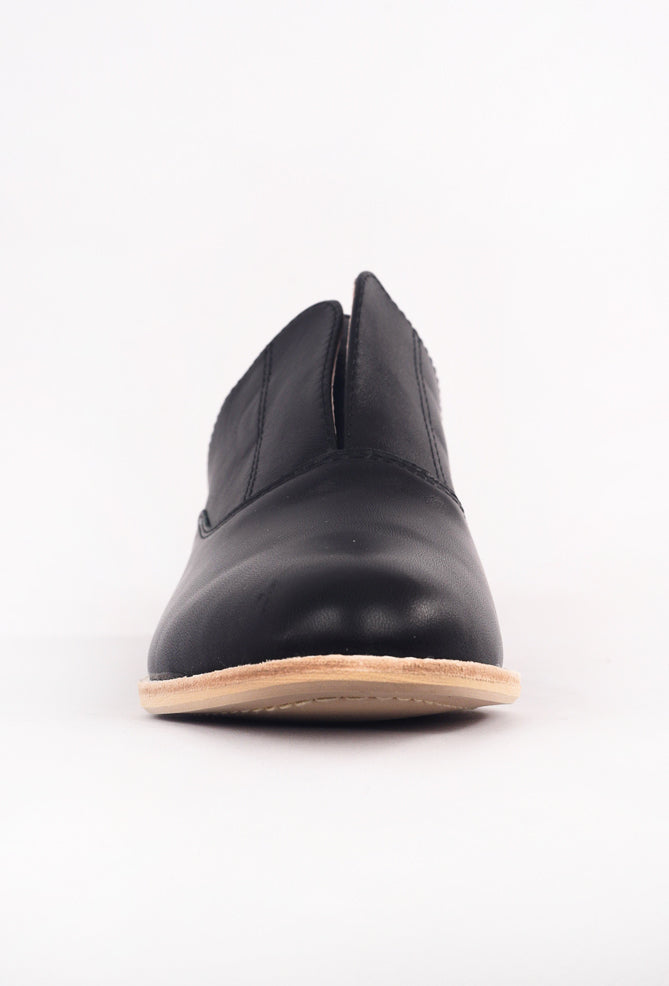 All Black Side Scoop Cowman Shoe, Black