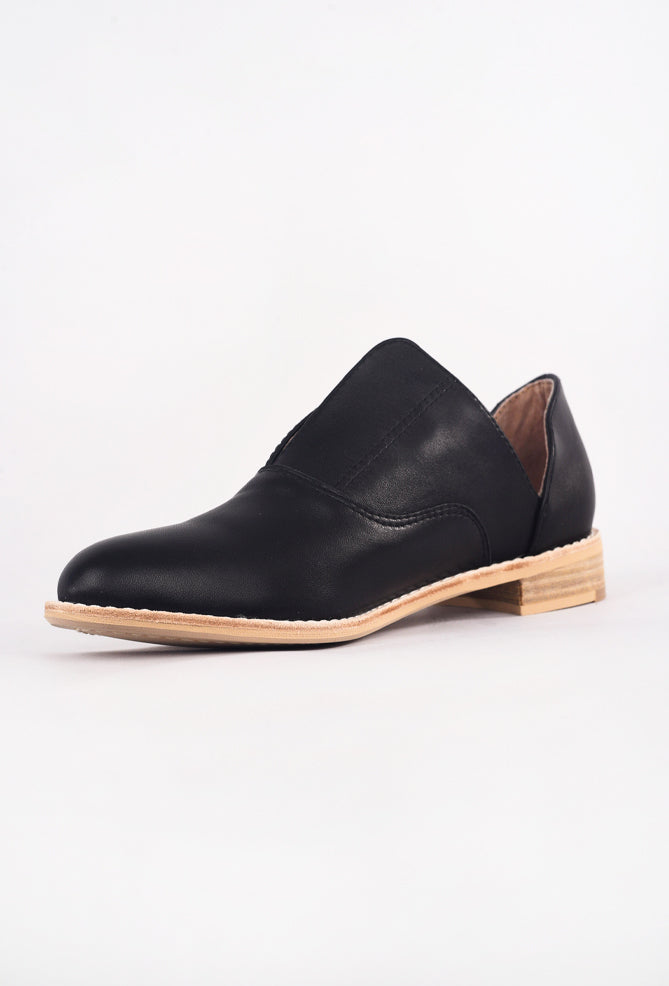 All Black Side Scoop Cowman Shoe, Black
