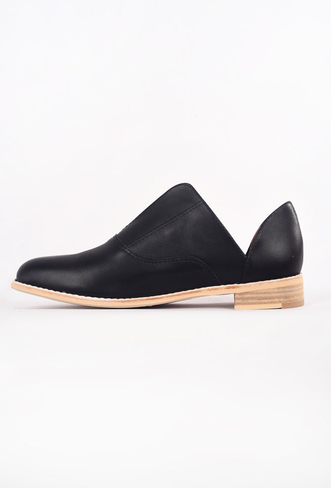 All Black Side Scoop Cowman Shoe, Black