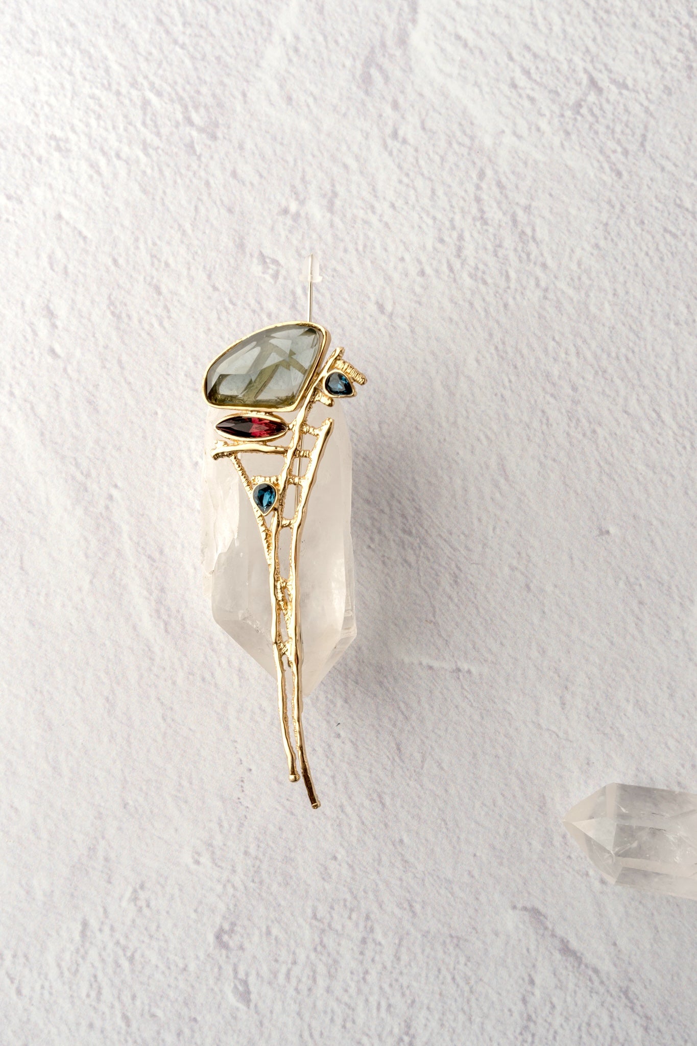 Kalliope Gray Resin Bronze Pin