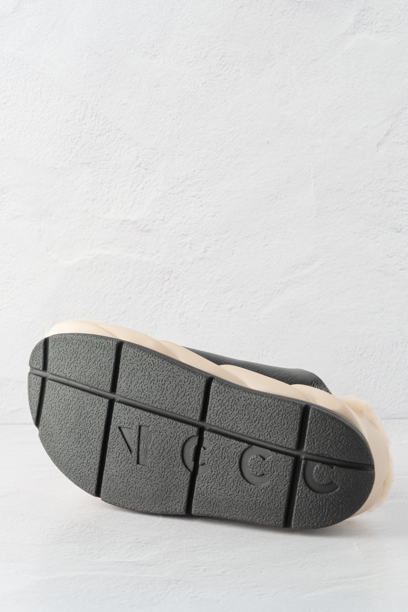 4CCCCEES Mellow Laze Shearling Sandal, Oreo