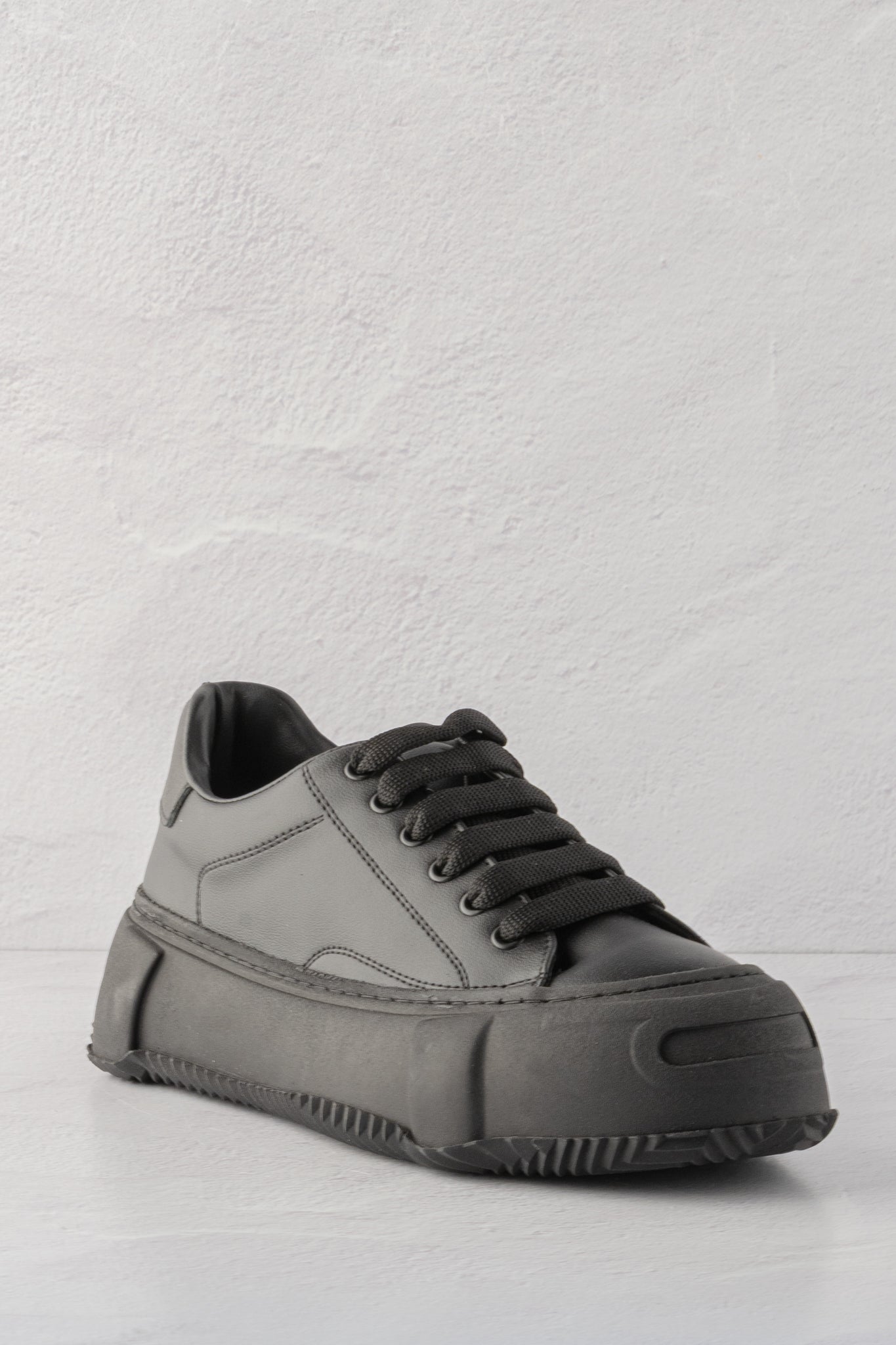 Pluslavie Plu Shoe One, Black