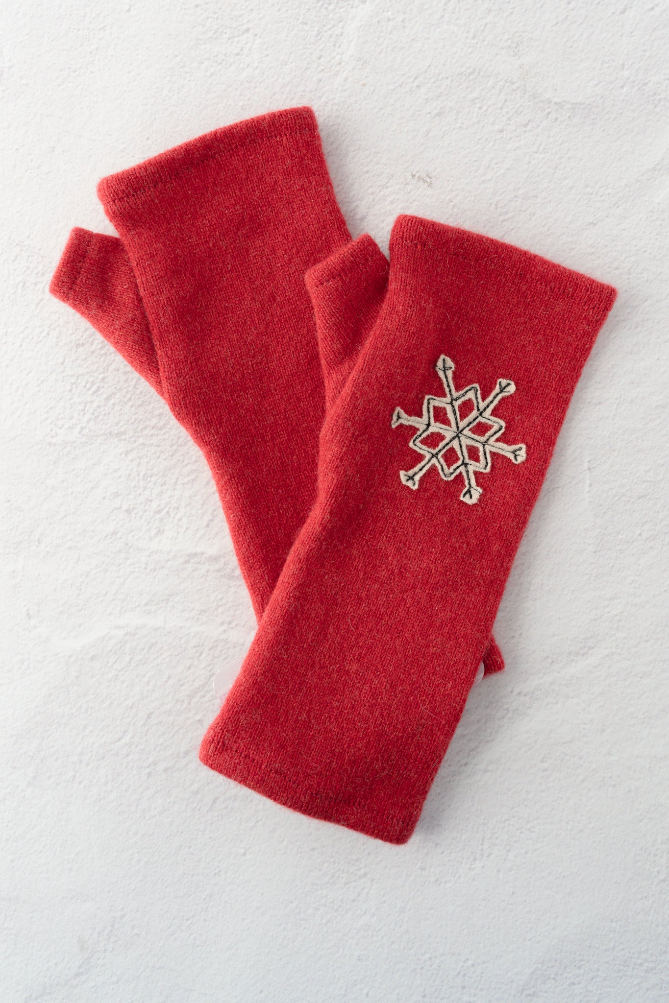 Sardine Recycled Cashmere Handwarmers, Snowflake/Red