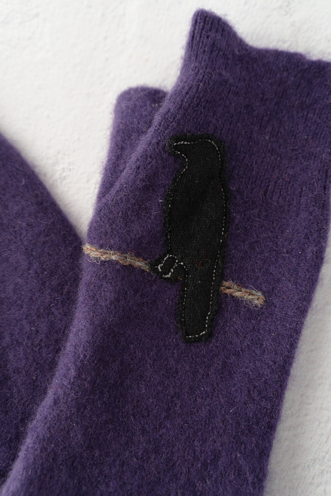 Sardine Recycled Cashmere Handwarmers, Crow/ Purple