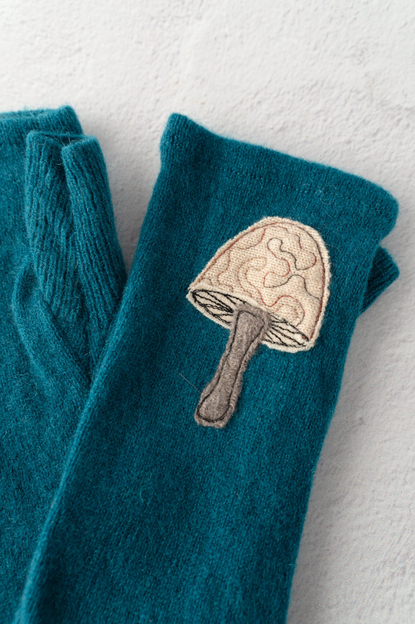 Sardine Recycled Cashmere Handwarmers, Mushroom/Beige/Teal