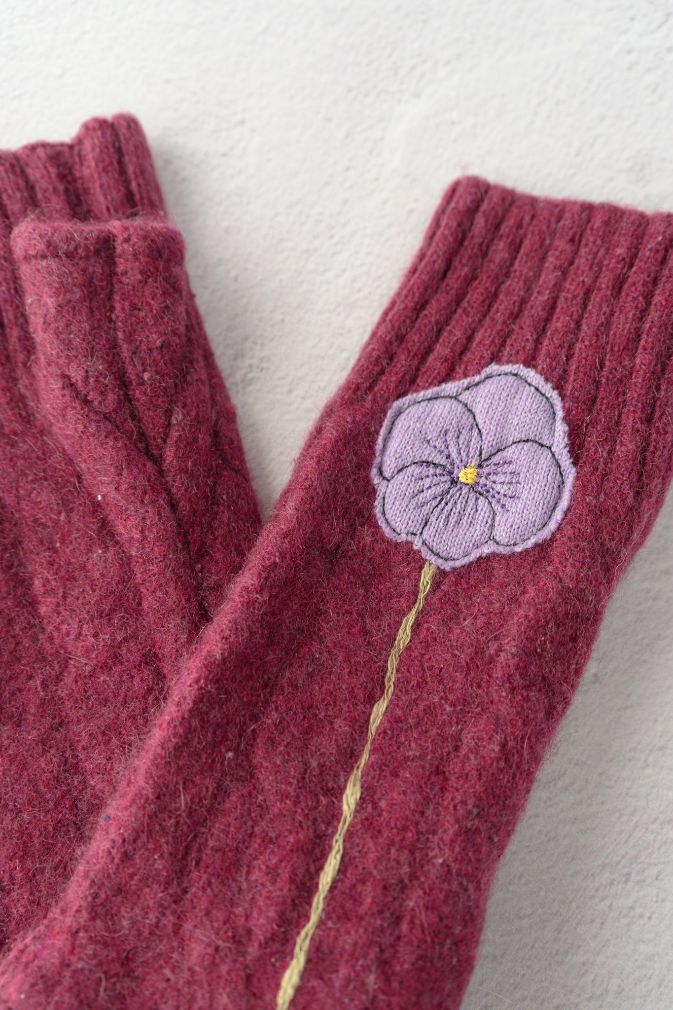 Sardine Recycled Cashmere Handwarmers, Pansy/Plum