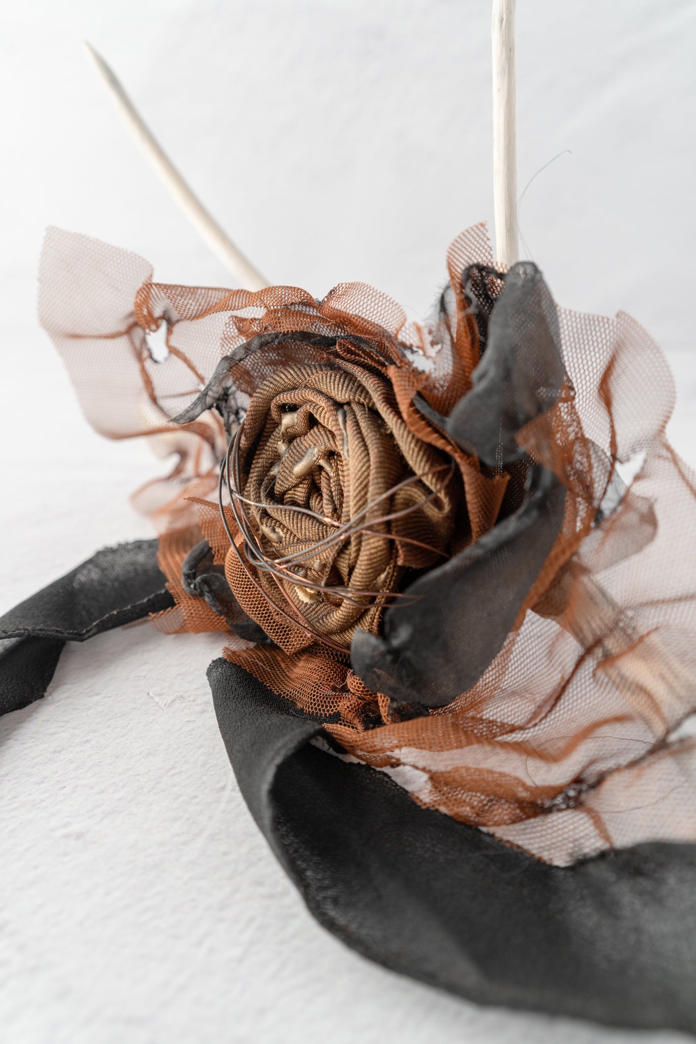 Sanctamuerte Trailing Ribbon Flower Brooch, Brown