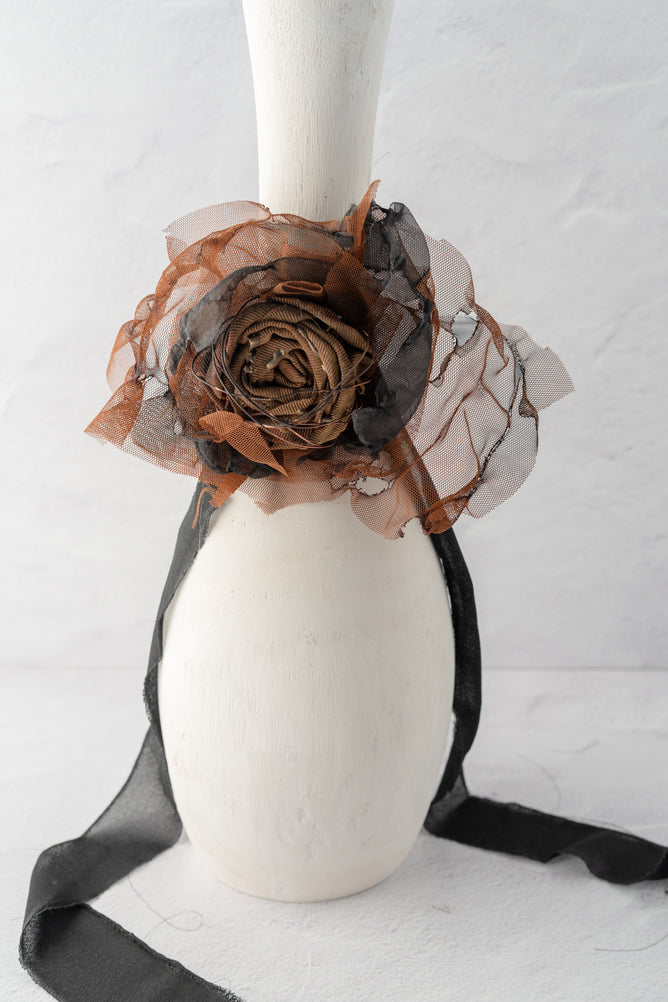 Sanctamuerte Trailing Ribbon Flower Brooch, Brown