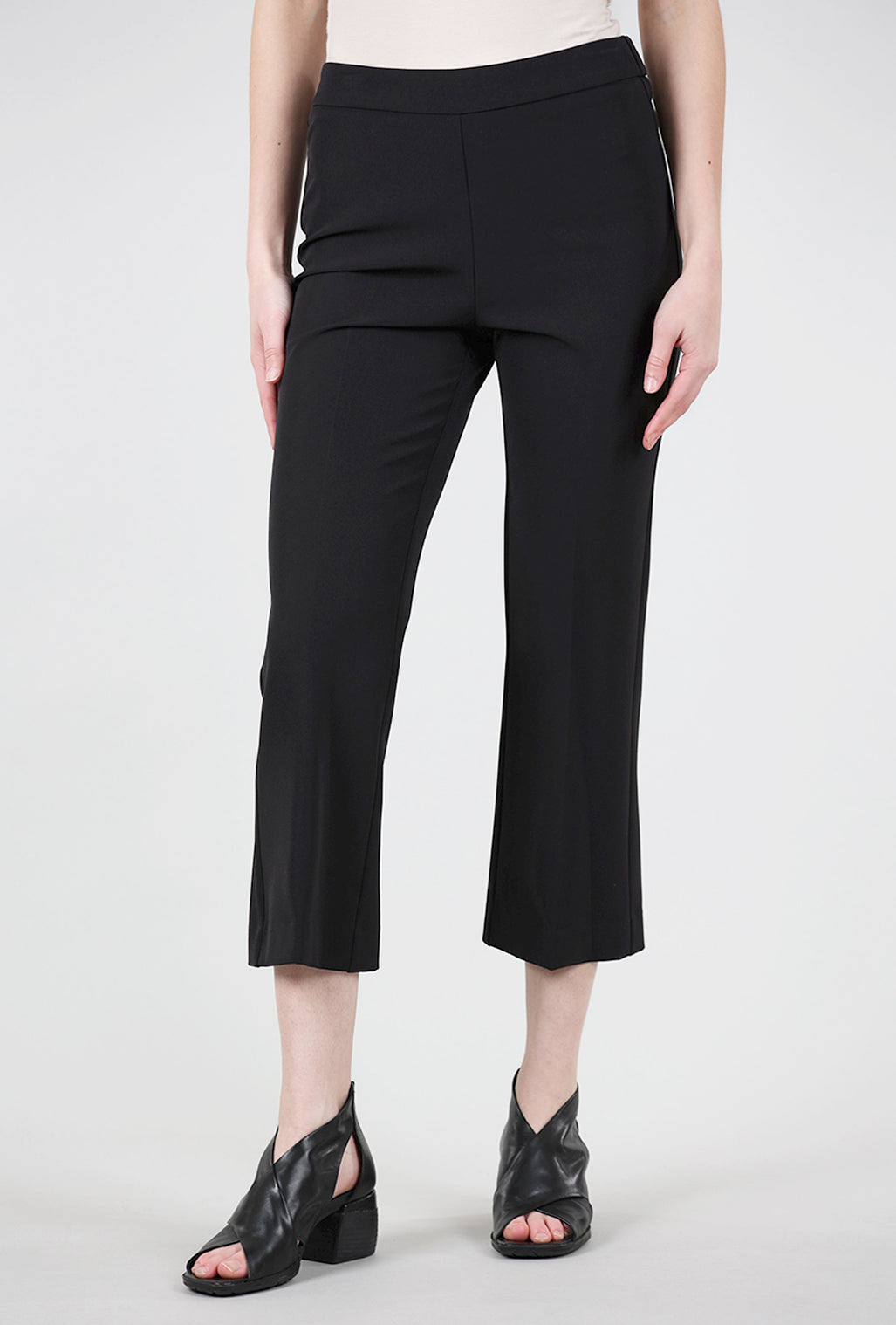 Estelle & Finn Crepe Crop Flare Pant, Black