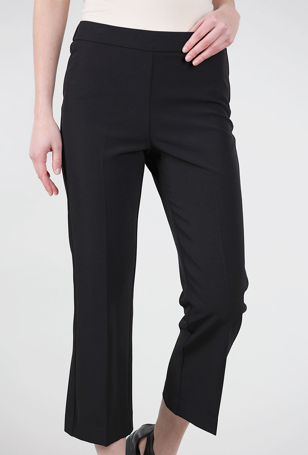 Estelle & Finn Crepe Crop Flare Pant, Black