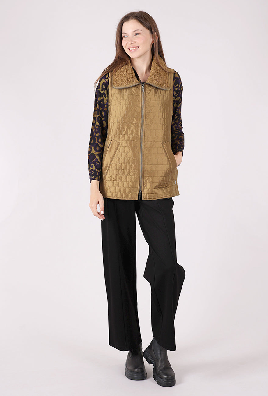 Olivia by Habitat Sherpa Quilt Cabin Vest, Nutria