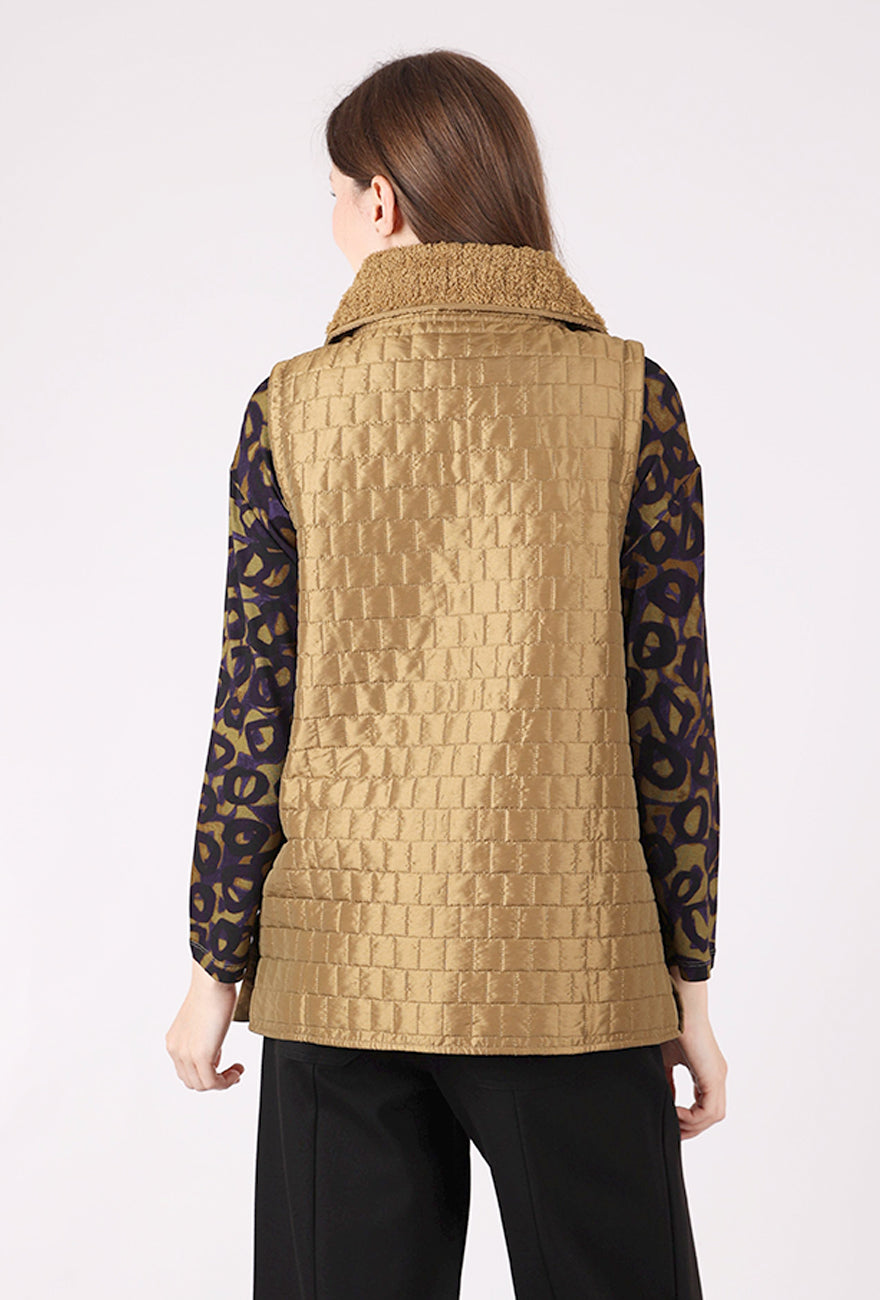 Olivia by Habitat Sherpa Quilt Cabin Vest, Nutria