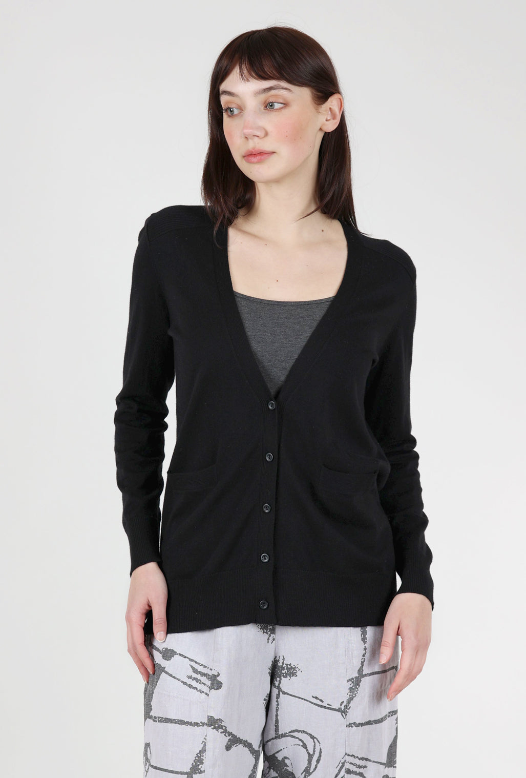 Kinross Cashmere Classic Vee Cardie, Black