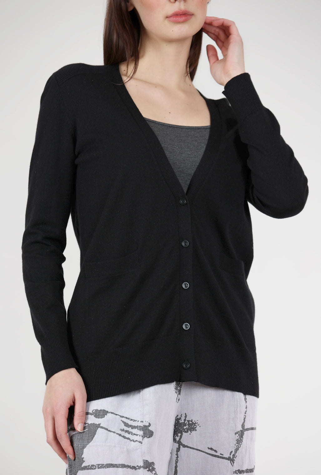 Kinross Cashmere Classic Vee Cardie, Black