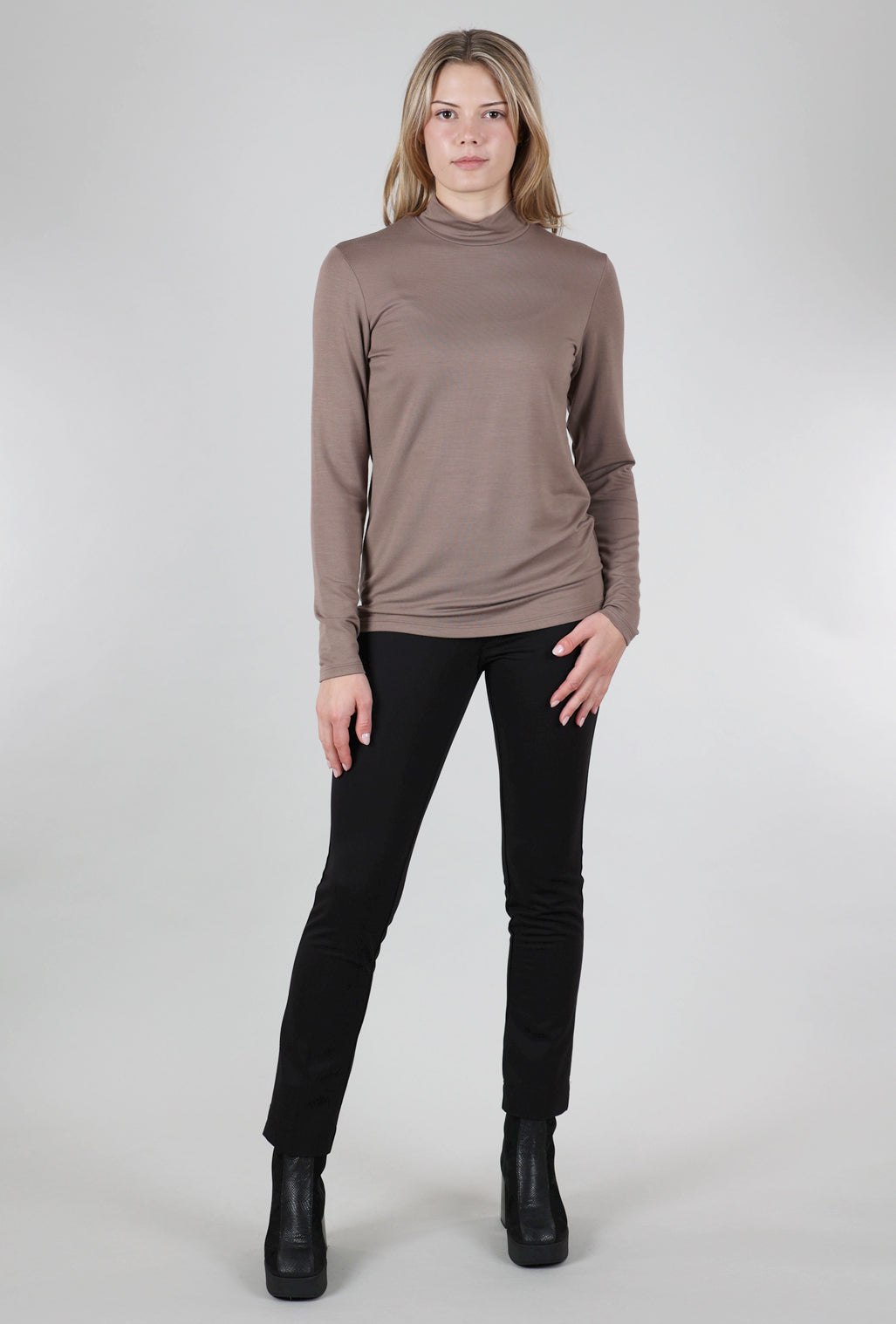 Luukaa Essential Jersey Mock Neck, Beige