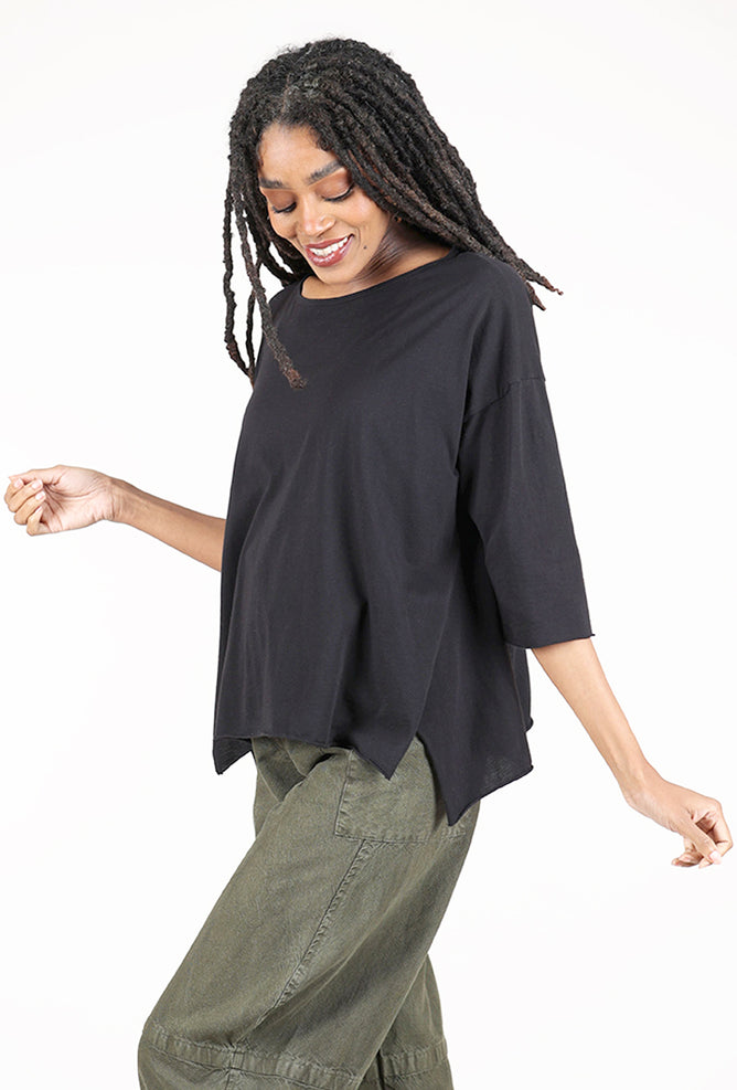 M Square Curved Seaming Tee, Black