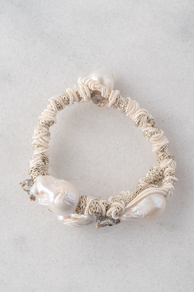Mela Twisty Trio Pearl Bracelet, Bisque