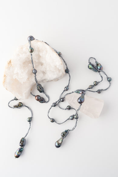 Mela Terra Pearl Necklace, Black/Gold