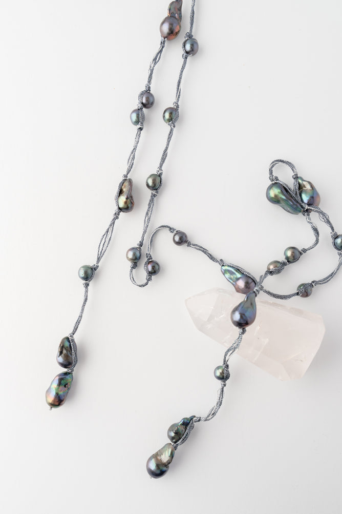 Mela Terra Pearl Necklace, Black/Gold