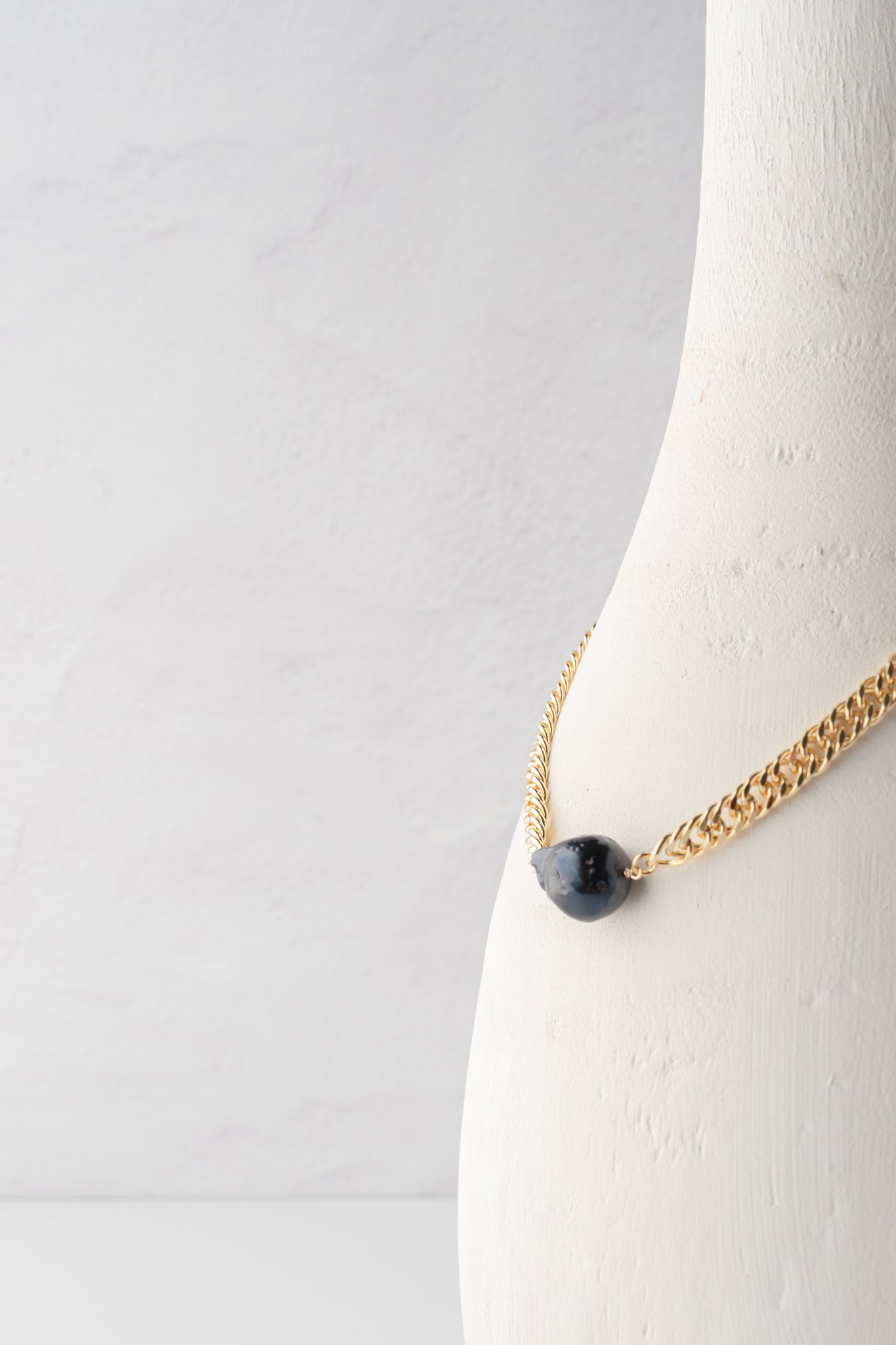 Native Gem Bling Pearl Necklace, Black