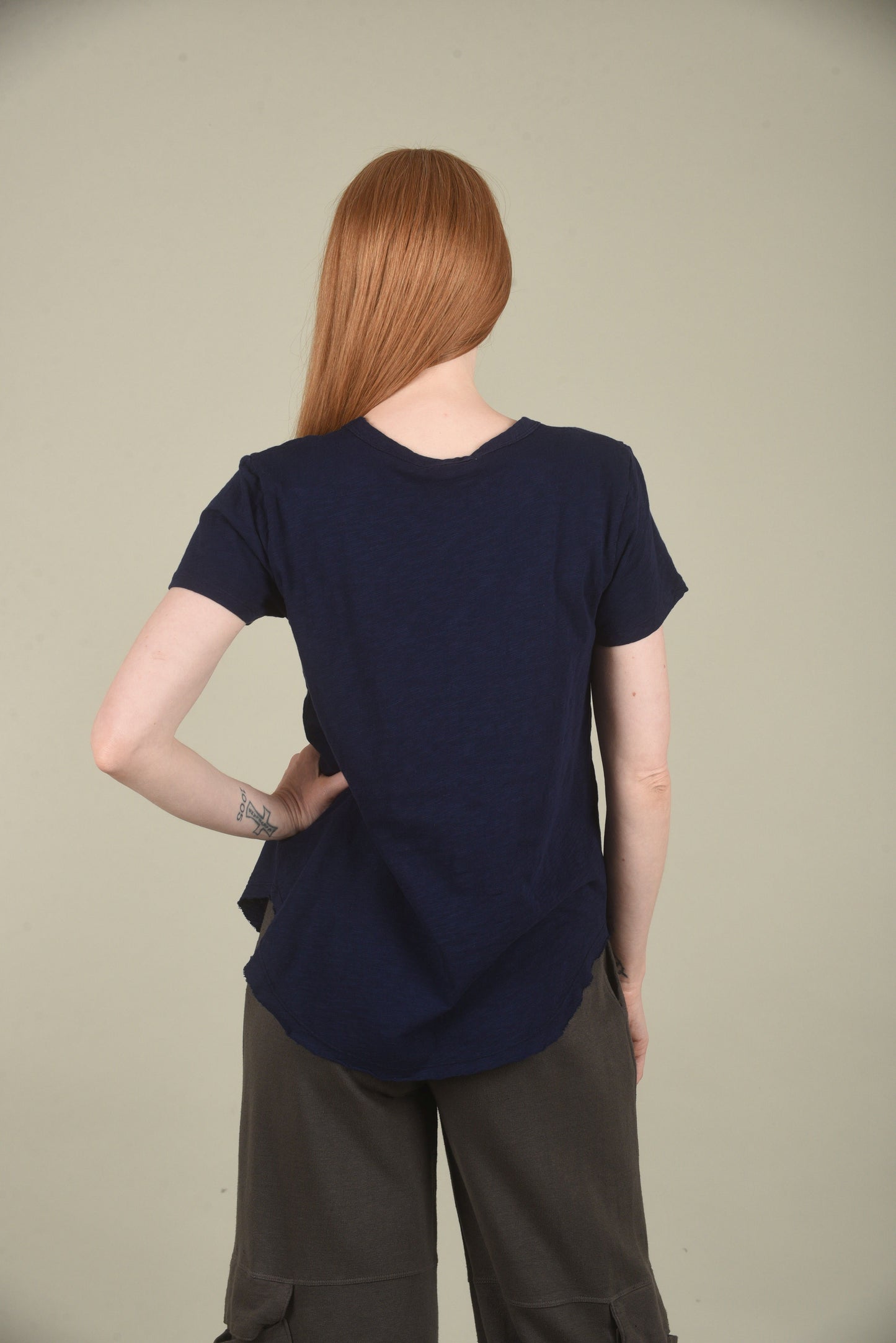 Mododoc Crewneck Curve Hem Vee Tee, Navy Licorice