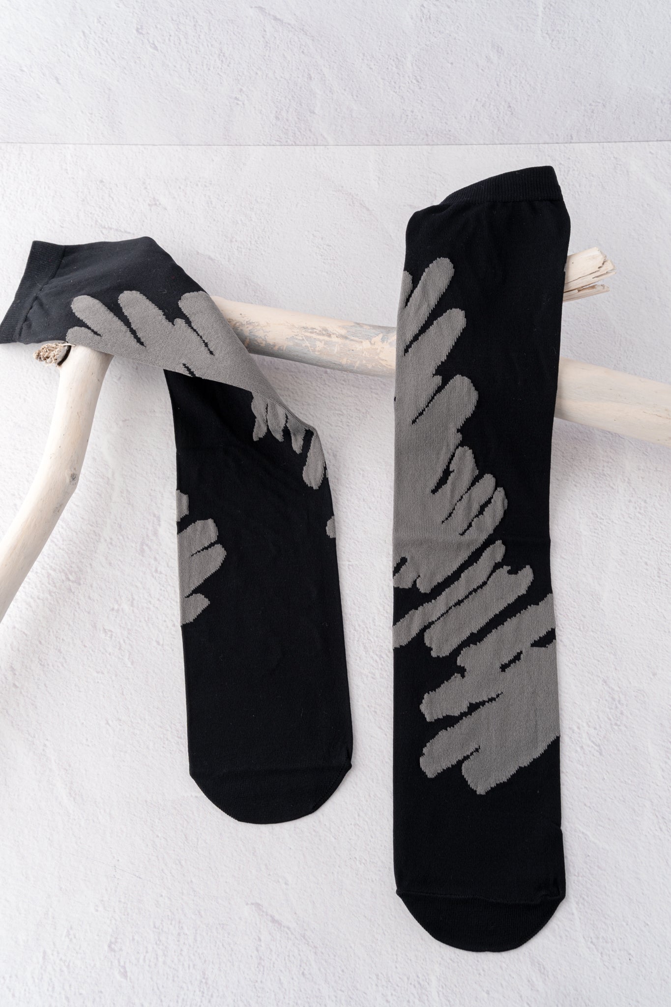 Moyuru Moy Amorphous Socks, Charcoal and Black