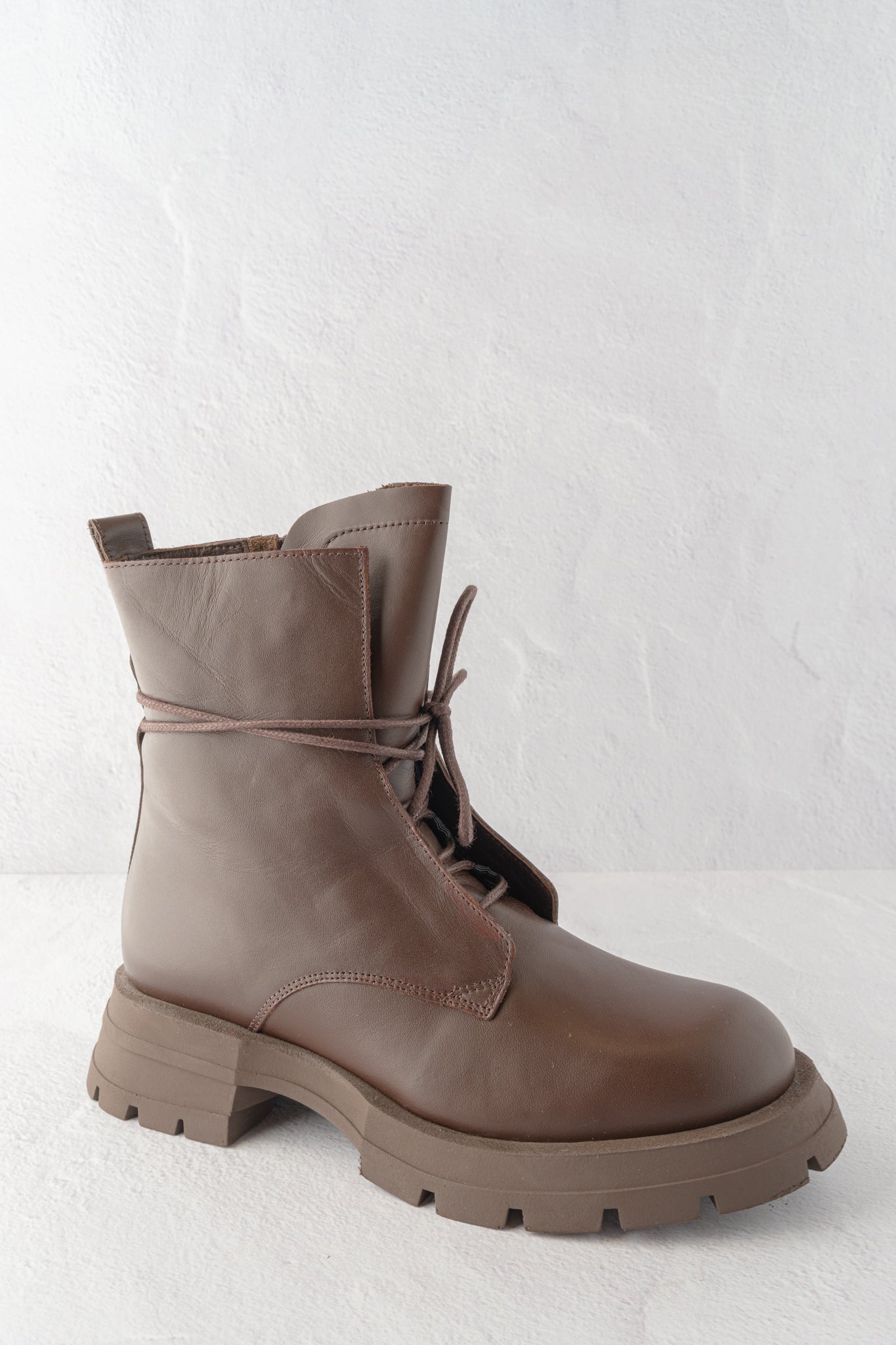 All Black Tie Lugg Boot, Brown