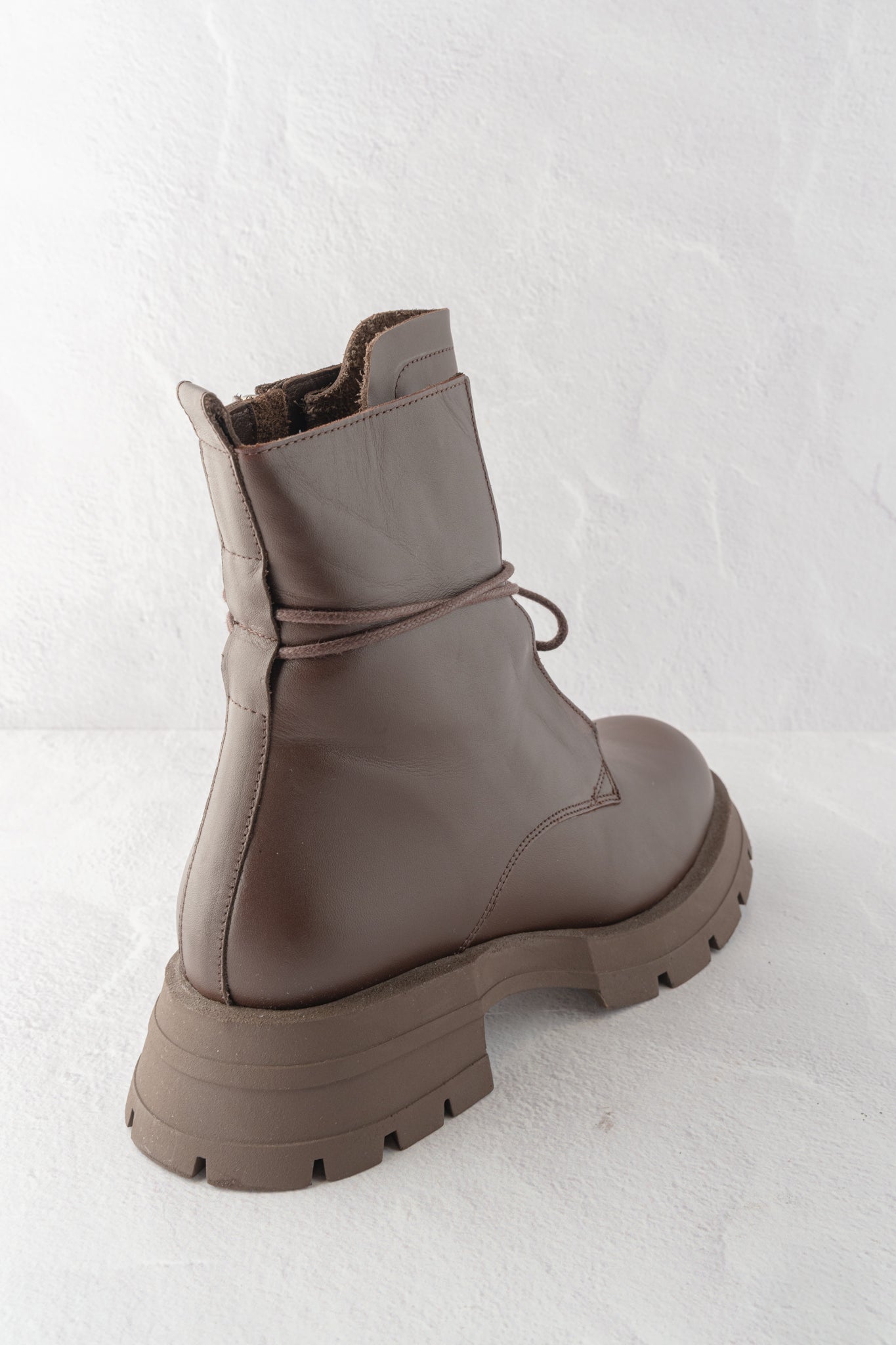 All Black Tie Lugg Boot, Brown