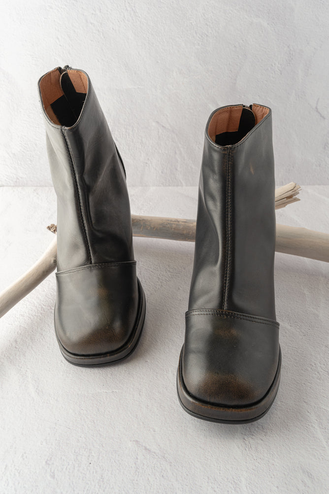 All Black Distressed Lady Boot, Black