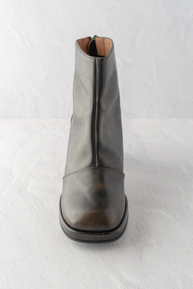 All Black Distressed Lady Boot, Black