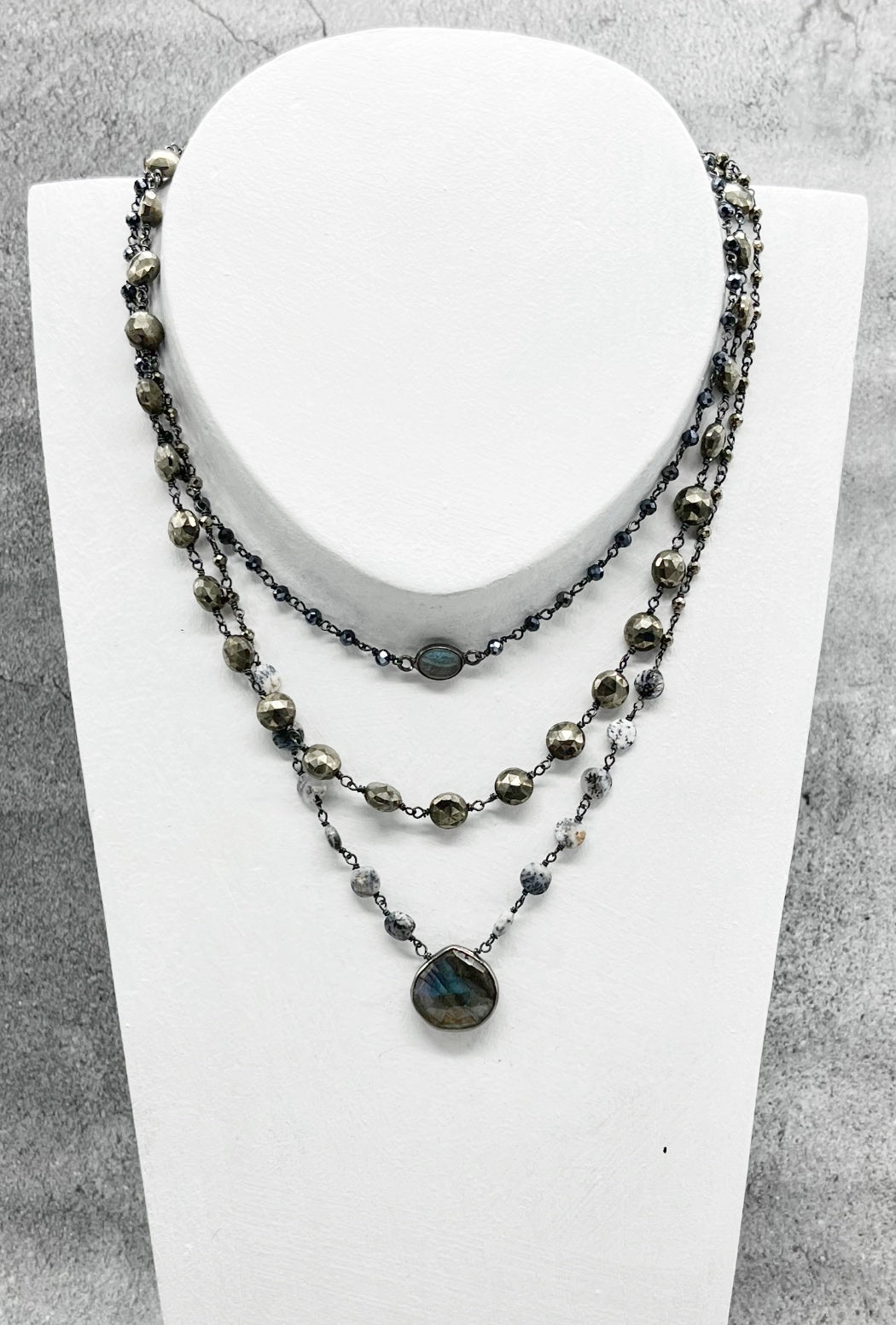 Ela Rae Three-in-One Ara Neck, Black Spinel, Labradorite 