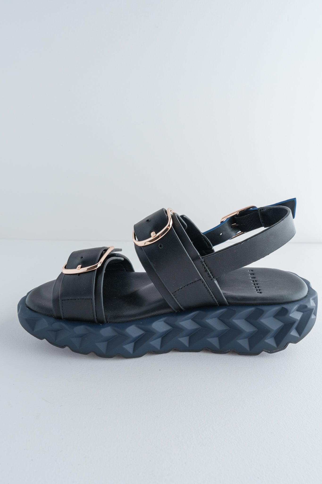4CCCCEES Jabara Sandy Sandal, Black 