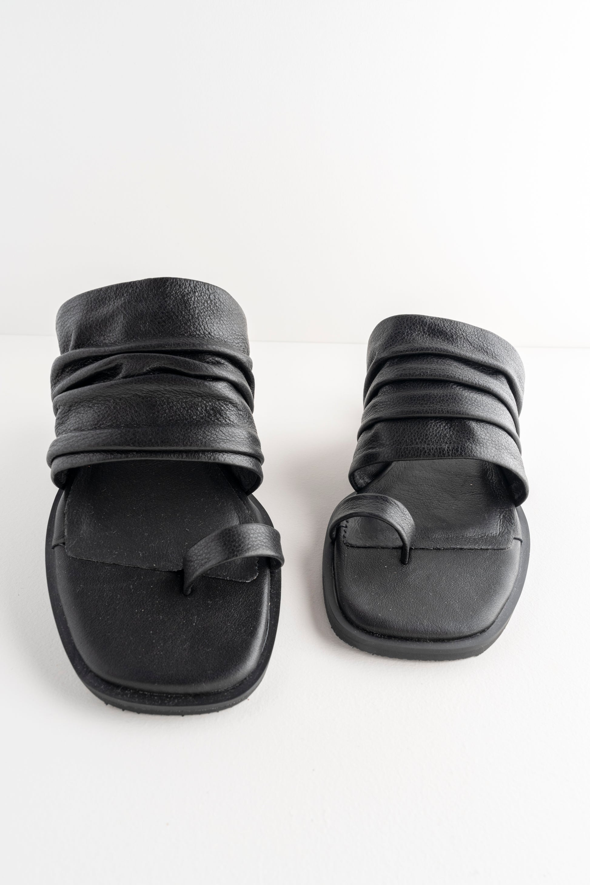 All Black Gathered Slide, Black 