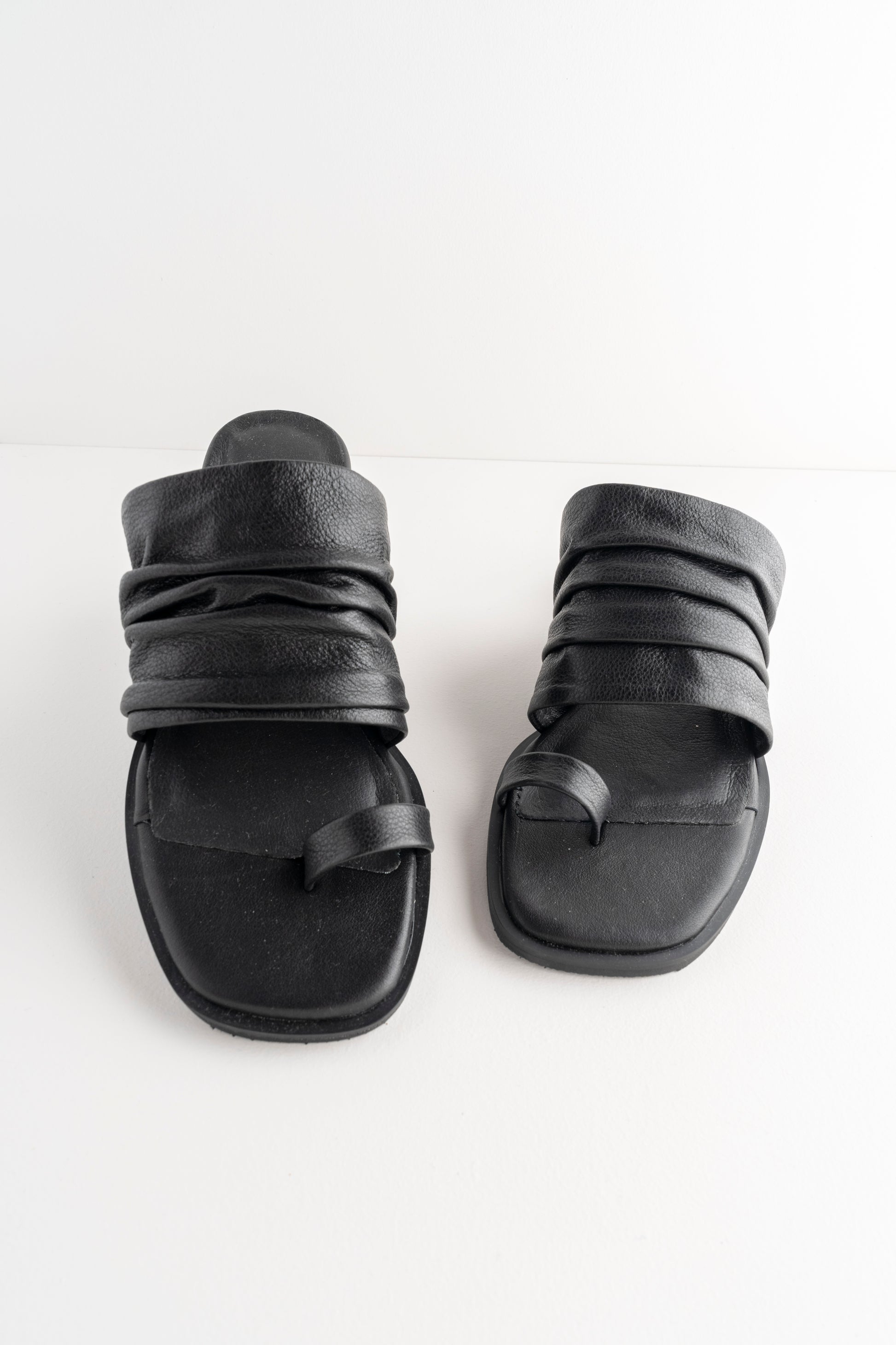 All Black Gathered Slide, Black 
