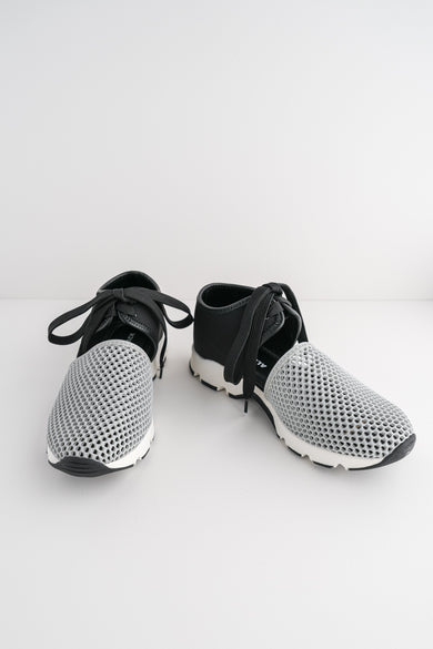 All Black Amazing Mesh Sneaker 