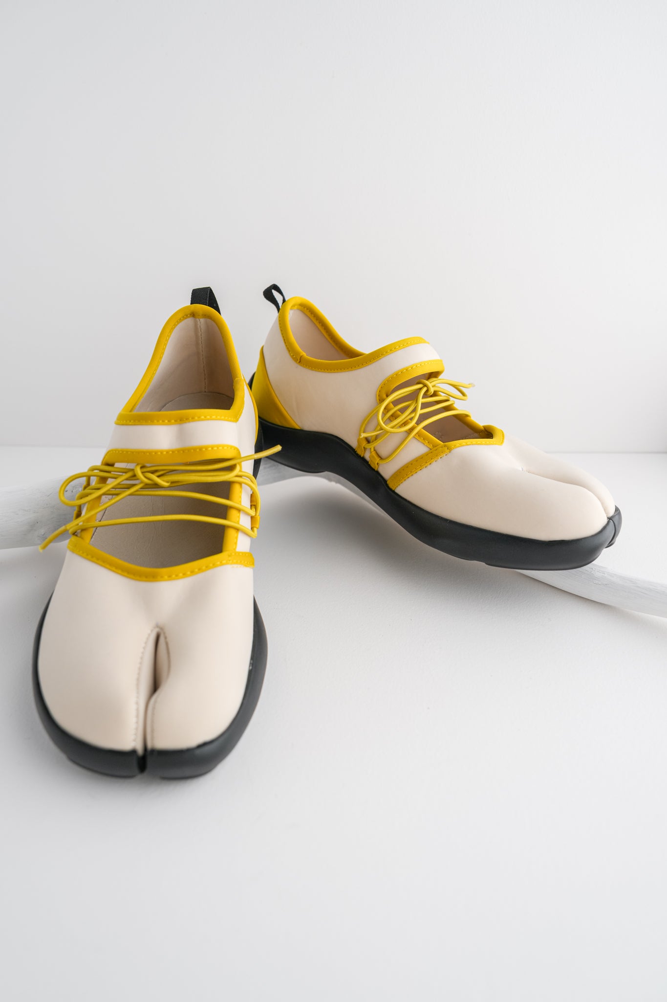All Black Split-Toe Casual Shoe, Beige 