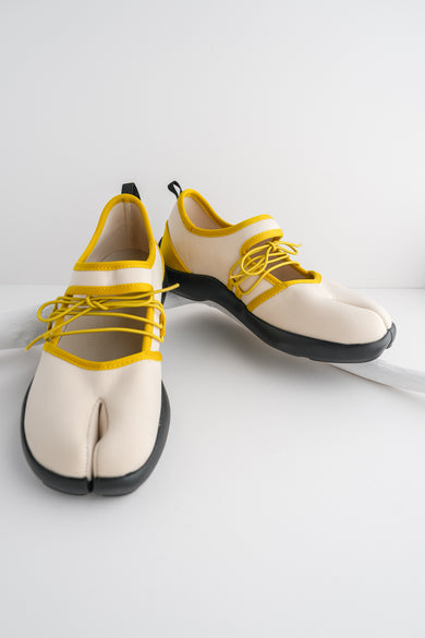 All Black Split-Toe Casual Shoe, Beige 