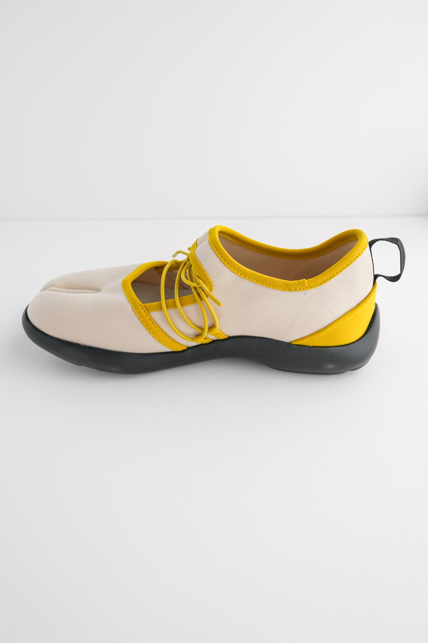 All Black Split-Toe Casual Shoe, Beige 