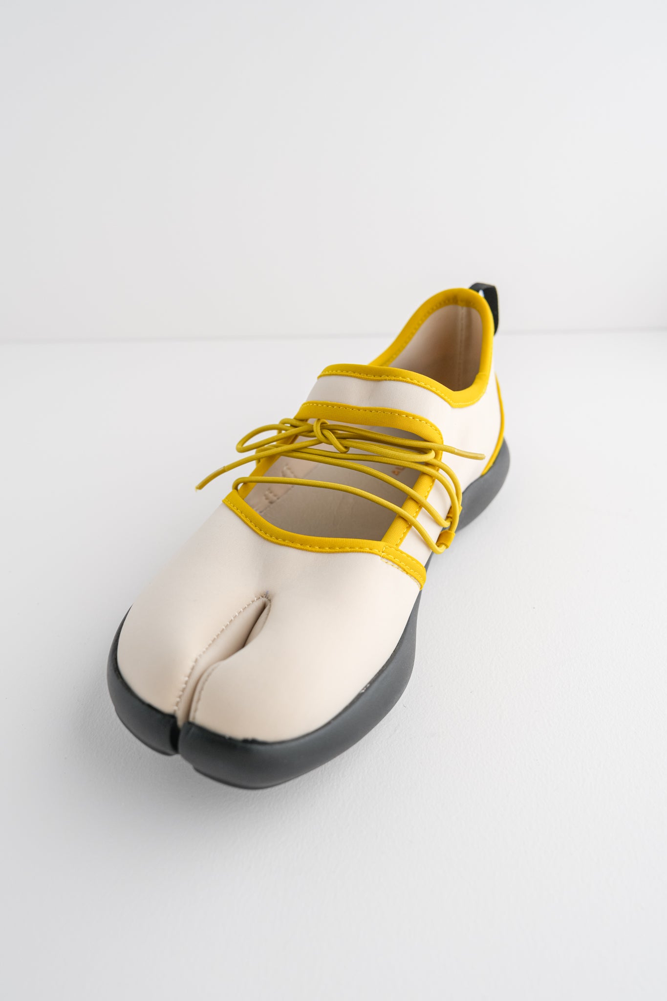 All Black Split-Toe Casual Shoe, Beige 