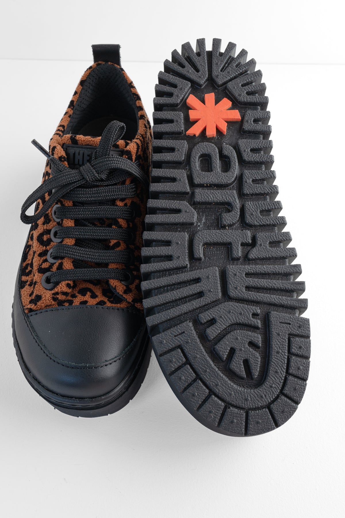 Art Fantasy Jaguar Sneaker, Black 