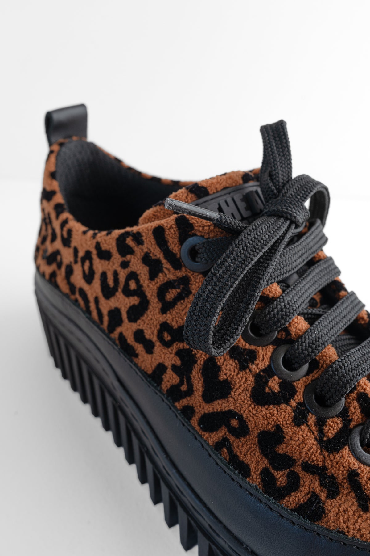 Art Fantasy Jaguar Sneaker, Black 