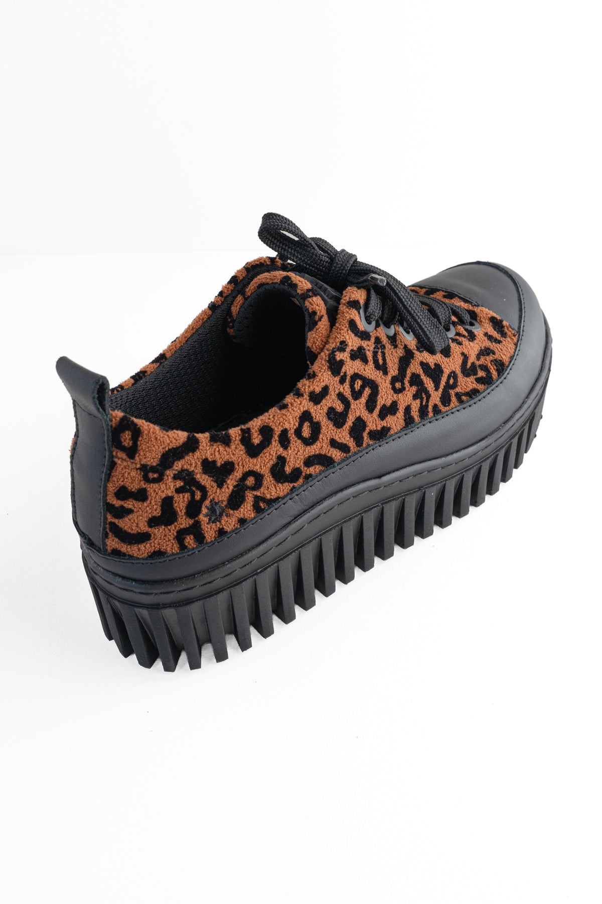 Art Fantasy Jaguar Sneaker, Black 