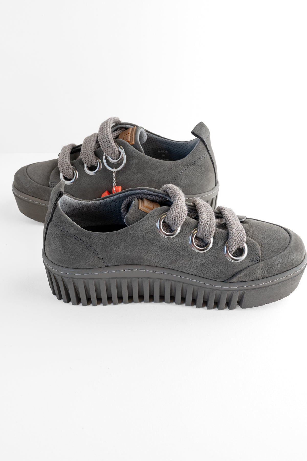 Art Nubuck Sneaker, Gray 