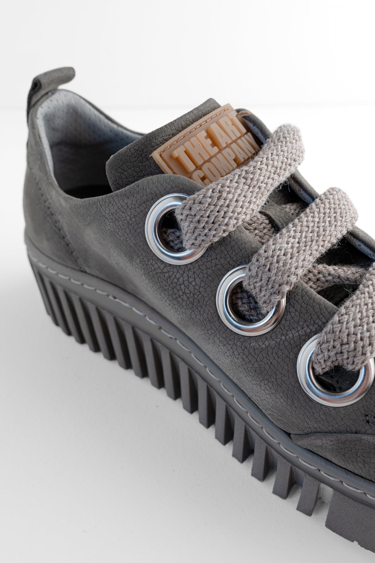 Art Nubuck Sneaker, Gray 