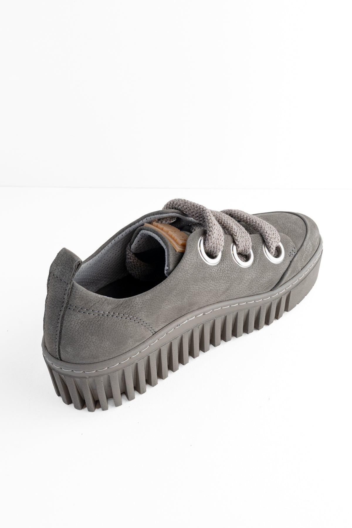 Art Nubuck Sneaker, Gray 