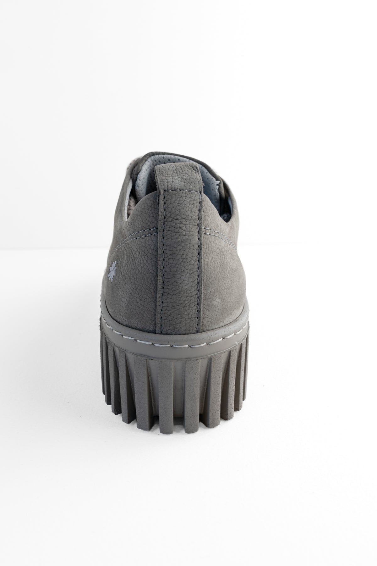Art Nubuck Sneaker, Gray 