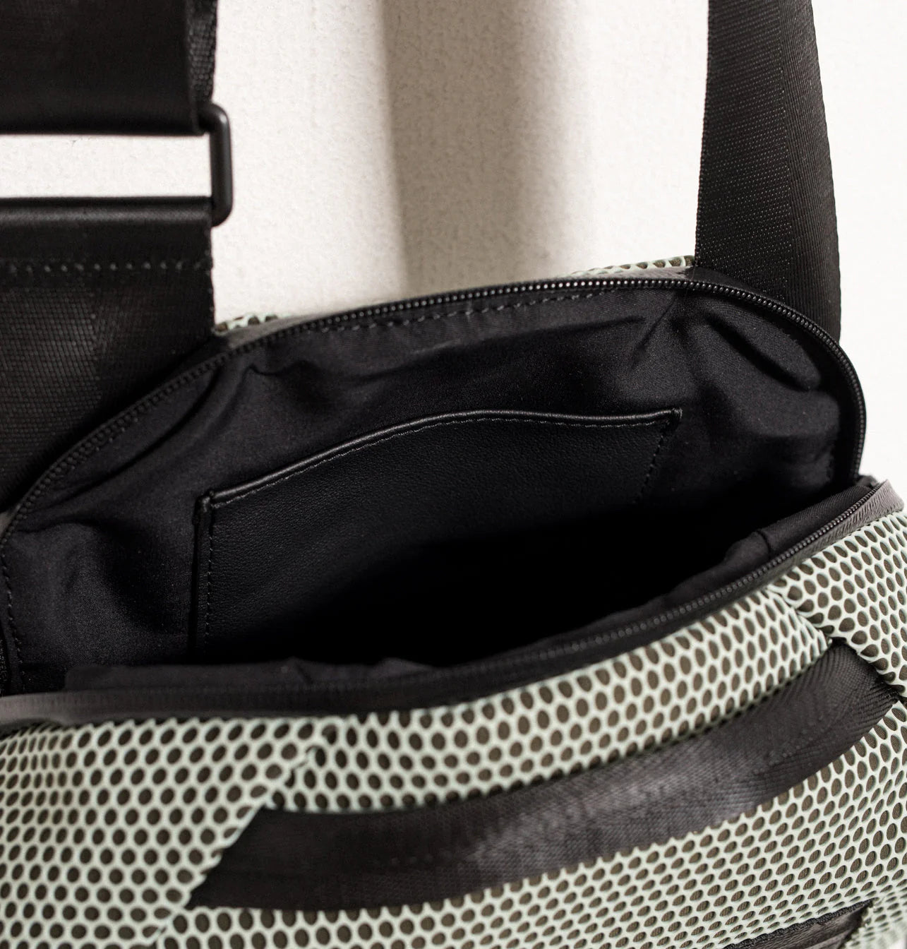 Bonnie Crossbody Bag, Olive Angle 4